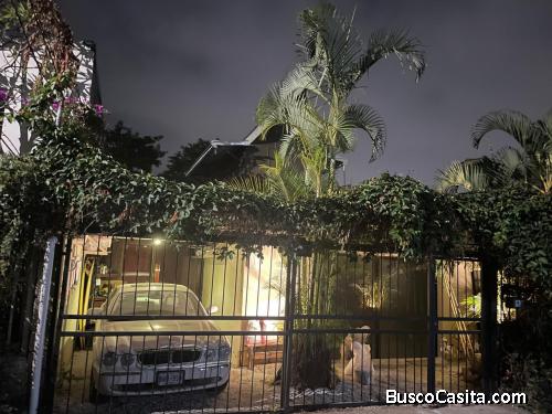 SE VENDE BELLA CASA Y APARTAMENTO EN ESCAZÚ. 