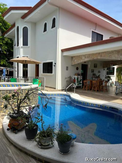 SE VENDE BELLÍSIMA RESIDENCIA EN JACÓ, PUNTARENAS. 