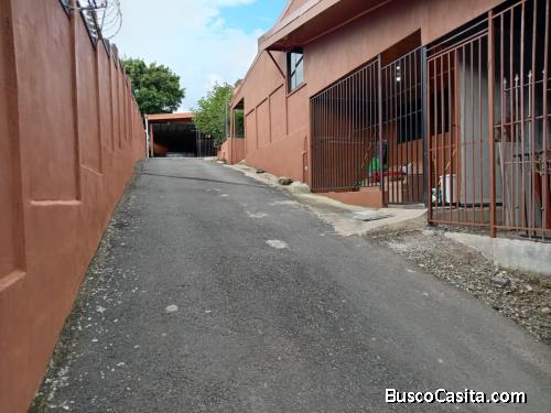BELLA CASA Y 6 APARTAMENTOS EN ALAJUELA. 