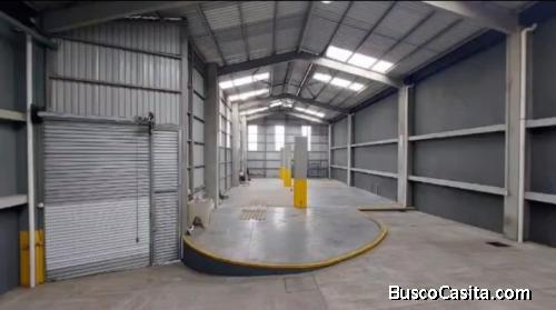 SE VENDE O ALQUILA GRANDE Y ÚTIL BODEGA. 