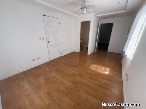 Espaciosa y cómoda vivienda ubicada en Escazú
