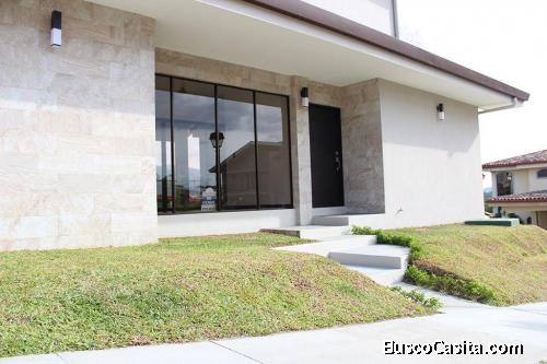 se VENDE CASA EN CONDOMINIO FRANCOSTA Heredia