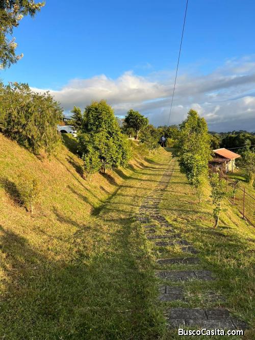 BELLÍSIMA PROPIEDAD EN QUIRCOT DE CARTAGO. 