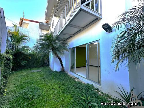 Venta de Apartamento de dos niveles en Ayarco Curridabat