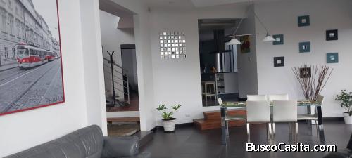 Casa tipo contemporaneo con vista, San Isidro de Heredia 637 mtrs2