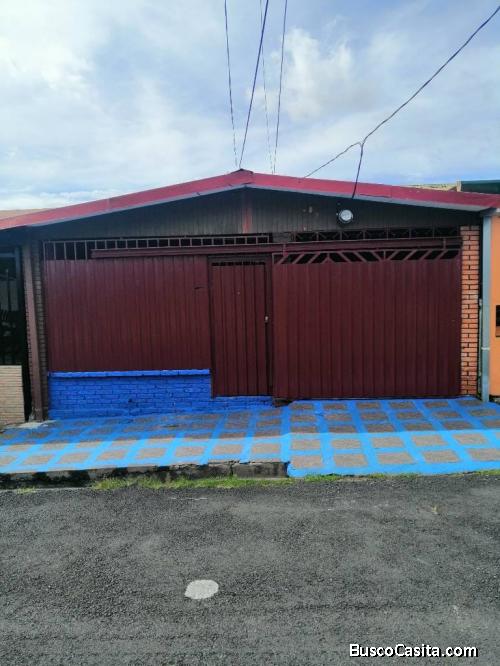 SE VENDE BELLA CASA EN DESAMPARADOS, SAN JOSÉ. 