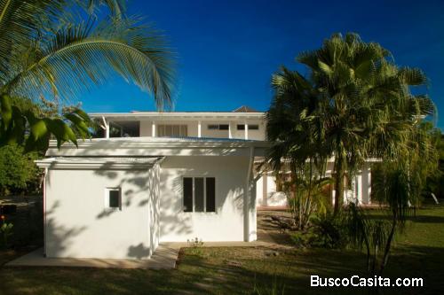 SE VENDE BELLÍSIMO HOTEL EN MONTEZUMA, COBANO. 