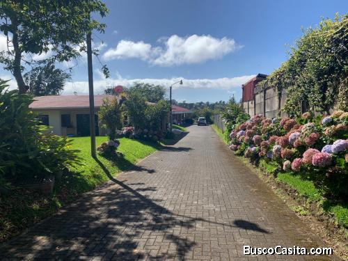 Propiedad con 2 casas, vistas, Santa Elena de San Isidro, Heredia  3,141 mtrs2