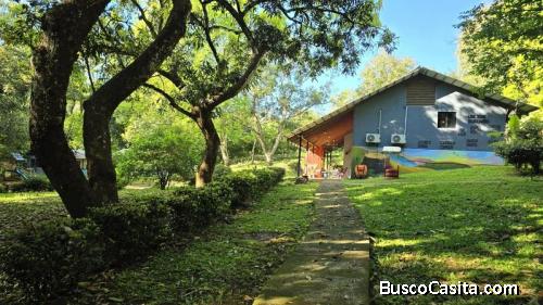 Finca privada en venta en San Mateo, Costa Rica: 1 hectárea con arroyo y varias estructuras .