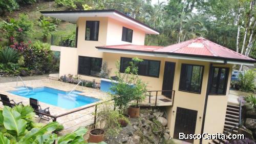 HERMOSA CASA CON CASCADA,UBICADA EN OJOCHAL,COSTA RICA.