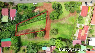 LOTE DE 800m² EN VENTA, UBICADO EN BARRIO SAN LUIS EN PÉREZ ZELEDÓN.