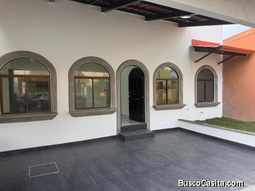 VENTA DE CASA RECIEN REMODELADA CONDOMINIO SAN AGUSTIN HEREDIA 