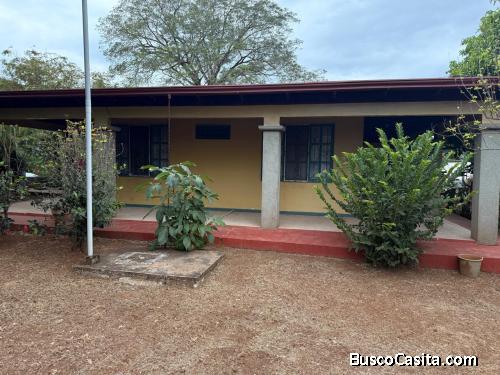 Casa en Venta en Nicoya: Amplio Lote y Excelente Ubicación en Barrio El Carmen