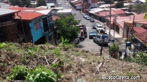 SE VENDE BELLO LOTE EN GRECIA CENTRO. 