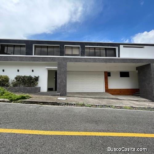 Casa independiente en residencial Anonos, Escazú