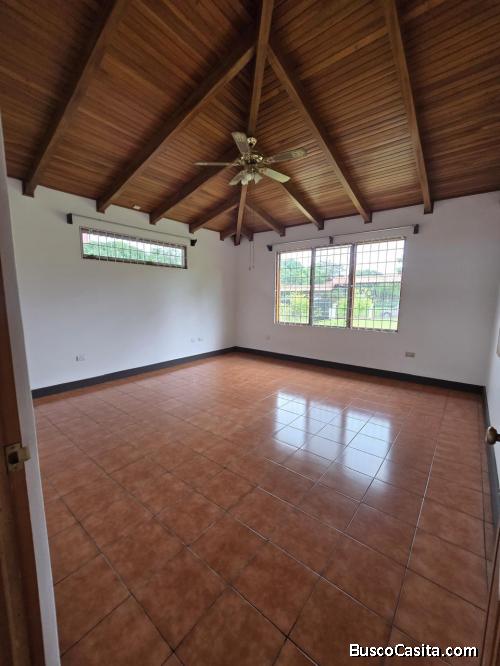 SE VENDE BELLA PROPIEDAD Y CASA EN LA GARITA. 