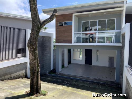 Venta de Magnifica Casa de Dos Niveles en Escazú  Mls. 25-142 OFC JB