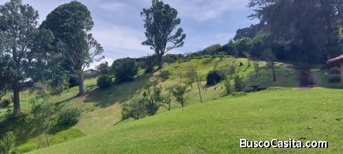 Hermosa finca con vistas, San Isidro de Heredia 22,240 mts2