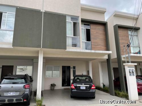 Venta de Encantadora Casa en Tibás  Mls. 25-1985 OFC JB