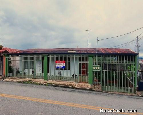 HERMOSA CASA EN VENTA UBICADA EN EL CENTRO DE PEREZ ZELEDON
