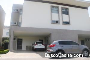 Venta de Estupenda Casa en Santa Ana  Mls. 25-511 OFC JB