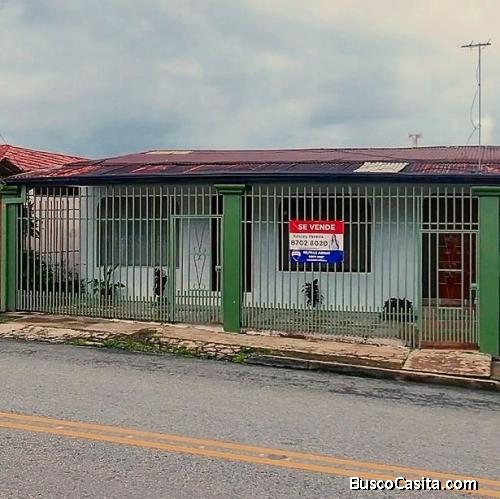CASA EN VENTA EN EL CENTRO DE PÉREZ ZELEDÓN