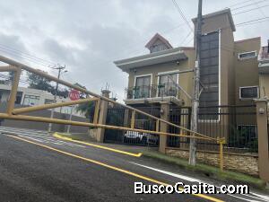 Venta de Confortable Casa en Curridabat  Mls. 25-512 OFC JB