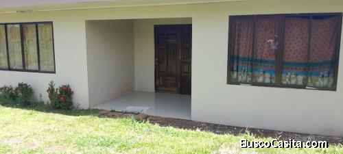 Casa de 3 cuartos en las Mercedes de Cajon