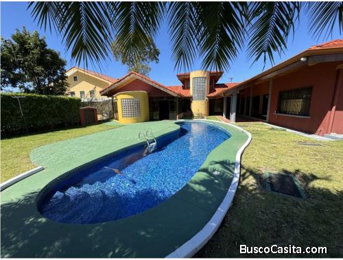 Hermosa casa con piscina en Santo Domingo de Heredia, 2,412 mtrs2