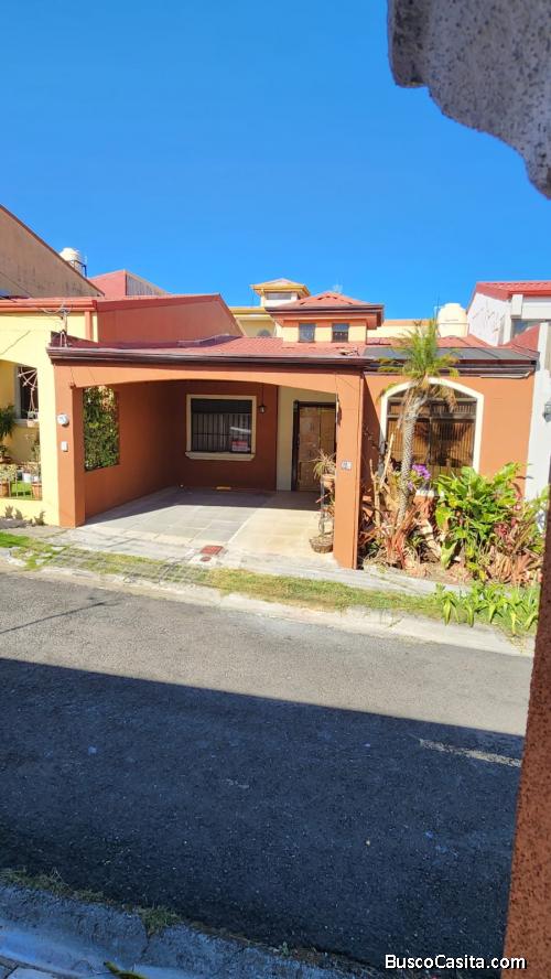 venta de hermosa casa en Heredia mercedes norte 