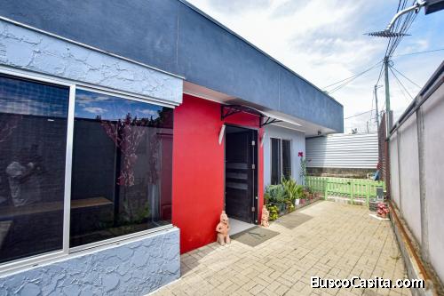 CASA 3 HABITACIONES CON PISCINA Y ENERGÍA SOLAR $130,000