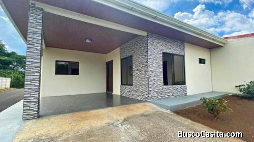 SE VENDE O ALQUILA CASA EN ATENAS, ALAJUELA. 