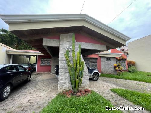 Venta de Amplia Casa en Guachipelin, Escazú  Mls. 25-466 OFC JB