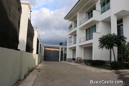 Venta de Magnifica Casa de Tres Niveles en Escazú  Mls. 24-31 OFC JB