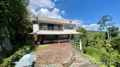 Venta de Hermosa y Amplia Casa en Escazú  Mls. 25-2039 OFC JB