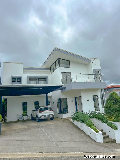 Hermosa Casa en Condominio Montezuma – Grecia, Alajuela
