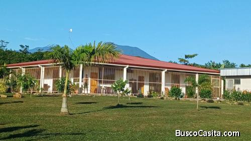 SE VENDE BELLA PROPIEDAD CON 2 CASAS EN SARAPIQUÍ. 