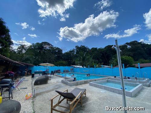 SE VENDE BELLO BALNEARIO Y CENTRO DE RECREACIÓN EN SARAPIQUÍ. 