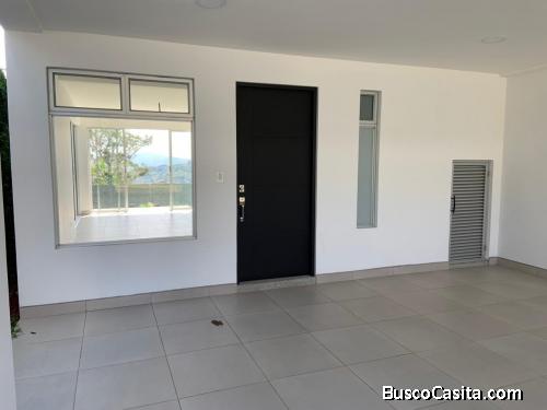 Venta de Moderna Casa en Escazú  Mls. 26-702 OFC JB