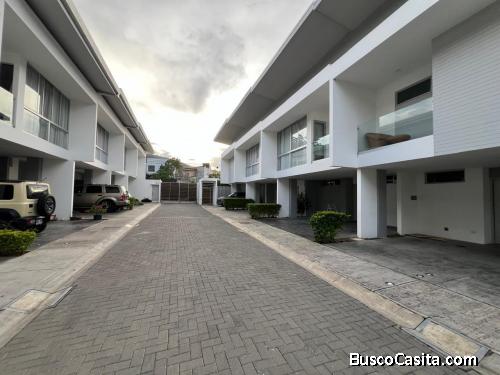 Venta de Moderna Casa en San Antonio de Escazú  Mls. 26-706 OFC JB