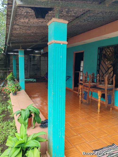 SE VENDE BELLA CASA Y 4 APARTAMENTOS EN PÉREZ ZELEDÓN. 