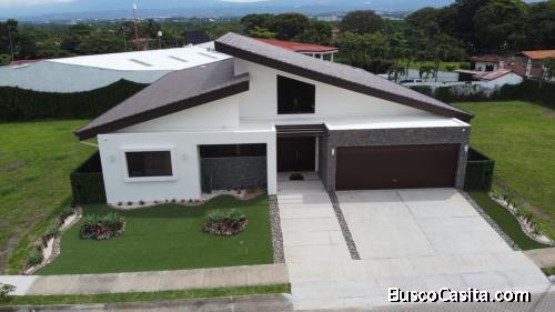 Venta de Preciosa Casa en Santa Ana  Mls. 26-713 OFC JB