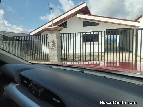 SE VENDE BELLA CASA EN META PONTO, AGUA BUENA, COTO BRUS. 