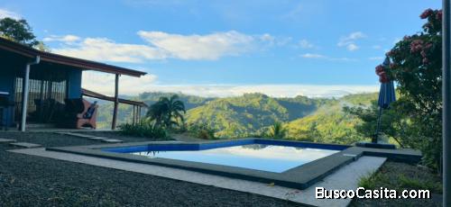 CASA RODEADA DE NATURALEZA CON PISCINA PRIVADA.