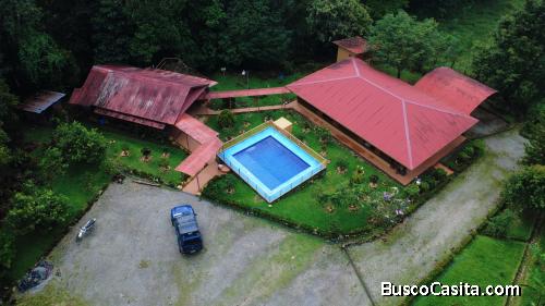AMPLIA CASA CAMPESTRE CON PISCINA Y 1 HECTÁREA EN SANTA ELENA