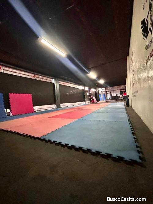 SE RENTA LOCAL EN SAN JOAQUÍN DE FLORES.