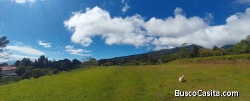Terreno con increible vista a las montañas, San Isidro de Heredia 3,503 mts2