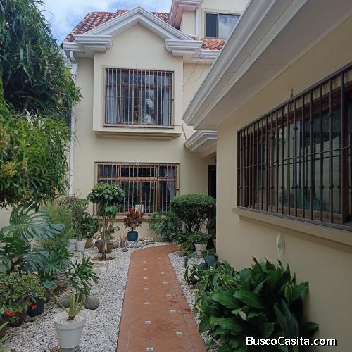 Se vende hermosa casa en San Rafael de Escazú. 25-1164