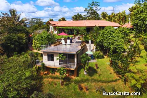 PROPIEDAD RURAL DE LUJO CON CASA DE HUÉSPEDES Y JARDÍN DE FRUTALES EN SANTA ELENA