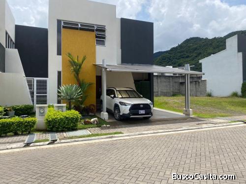 Venta de Estupenda Casa en Santa Ana  Mls. 24-652 OFC JB